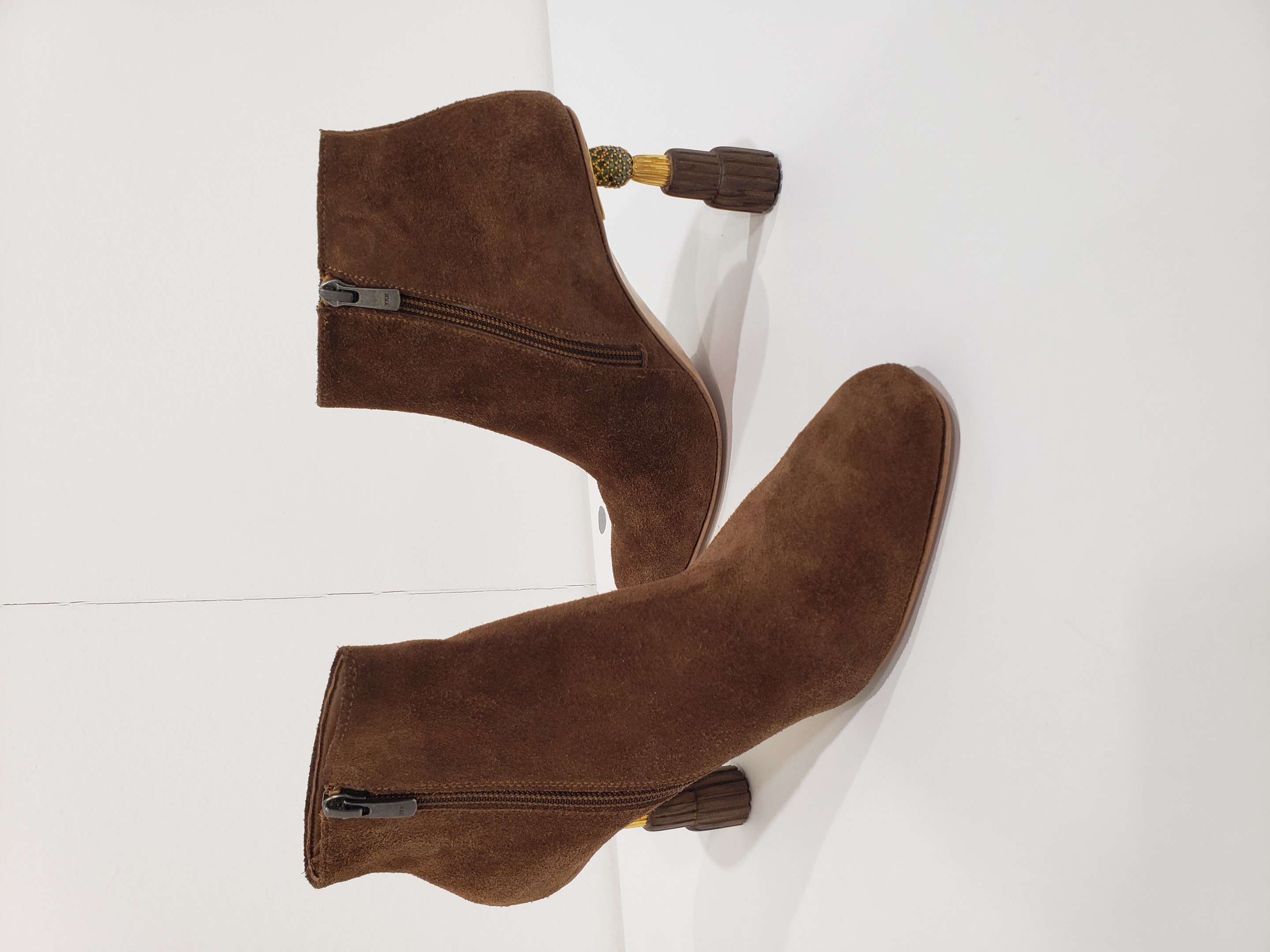 Suede ankle boot with Blossfeldt heel
